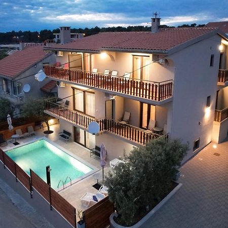 Pool Apartments Julia Zadar Exterior photo