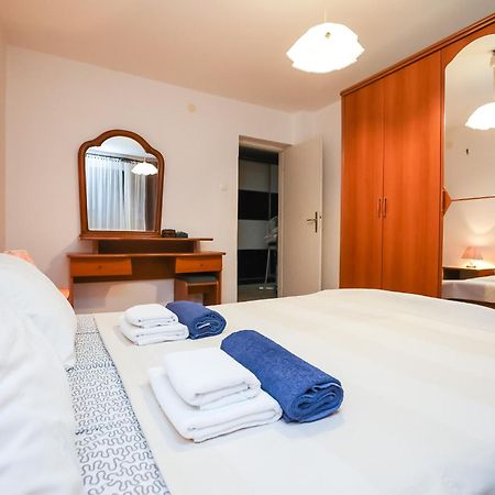 Pool Apartments Julia Zadar Room photo