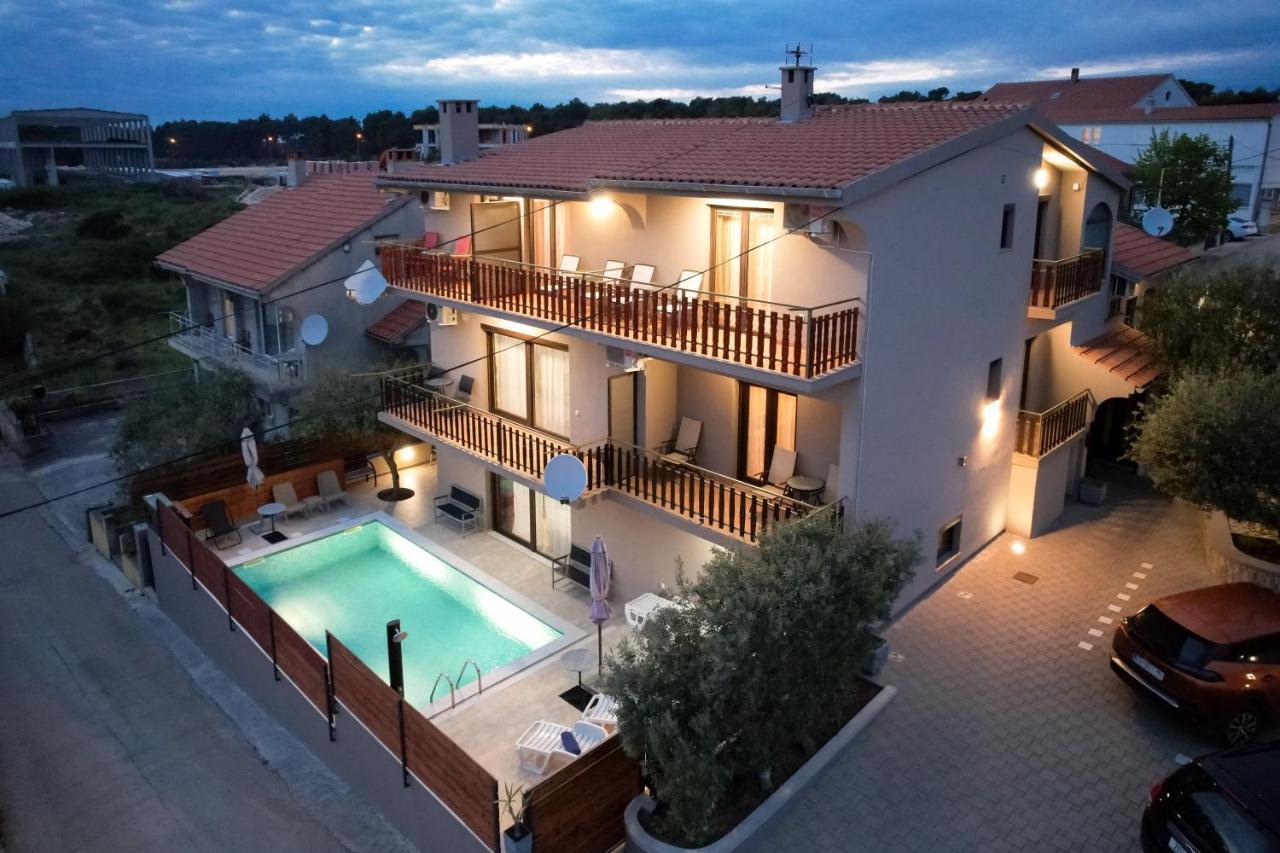 Pool Apartments Julia Zadar Exterior photo